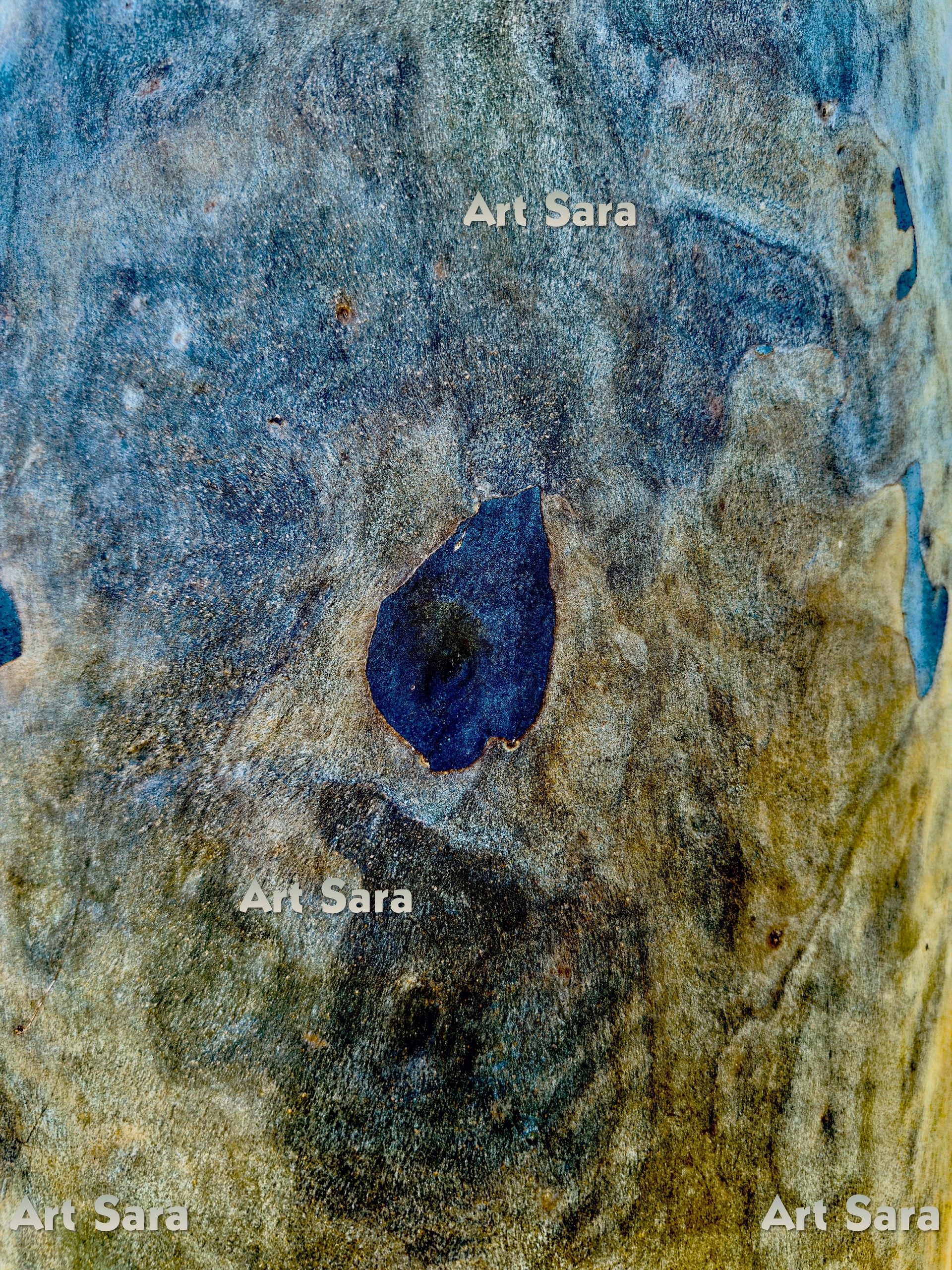 Teardrop in the ocean - azure